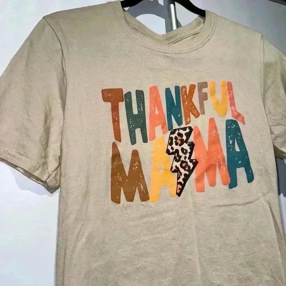 Thankful Mama with Leopard Lightening Bolt / Women's Gildan T-Shirt Beige S/Fall - Picture 5 of 9